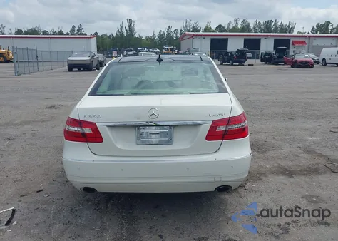 2011 Mercedes-Benz E 350 4Matic z USA, uszkodzony, nr VIN WDDHF8HB6BA342917